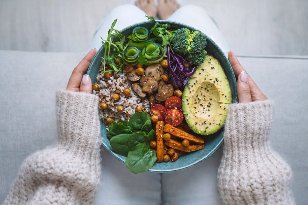 Balanced lunch plate with person feeling afternoon fatigue